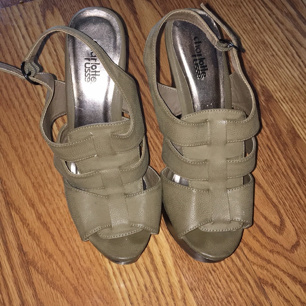 Size 7 heals Charlotte Russe